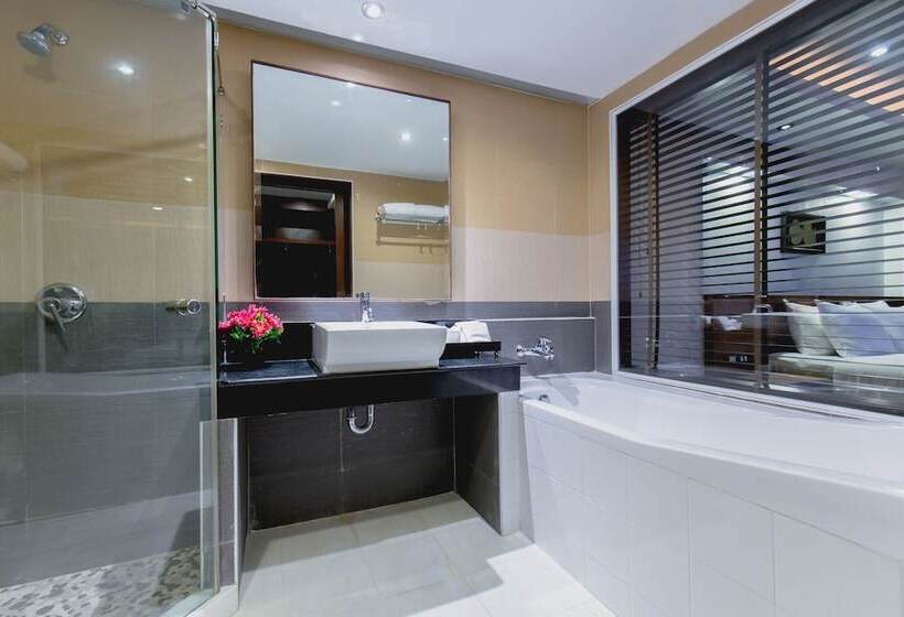 اتاق لوکس, Thanthip Beach Resort Patong