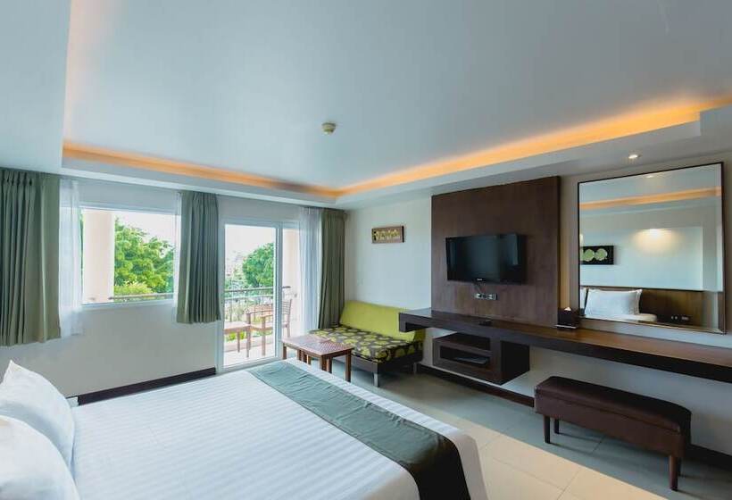 Deluxe Room, Thanthip Beach Resort