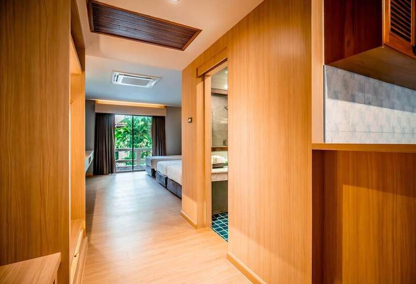 اتاق لوکس سه تخته, Thanthip Beach Resort Patong