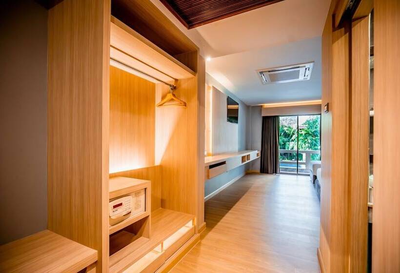 3 Bett Deluxe Zimmer, Thanthip Beach Resort