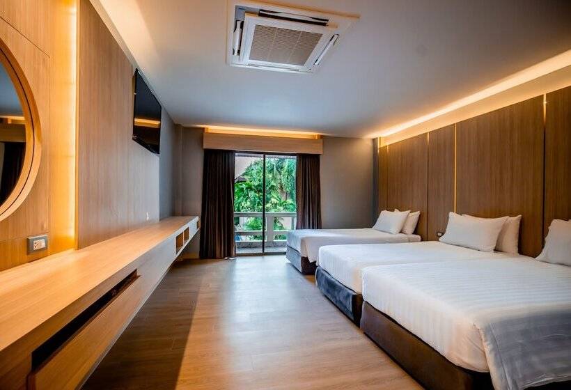 Deluxe Triple Room, Thanthip Beach Resort