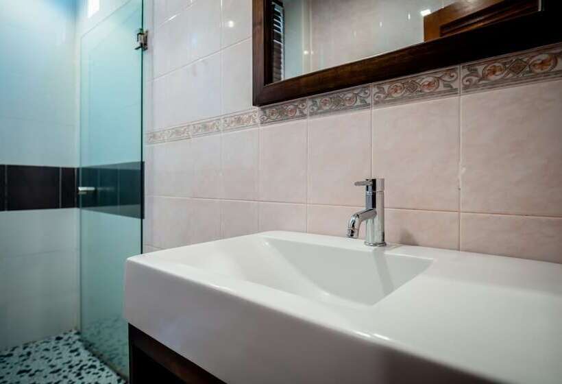 اتاق استاندارد, Thanthip Beach Resort Patong