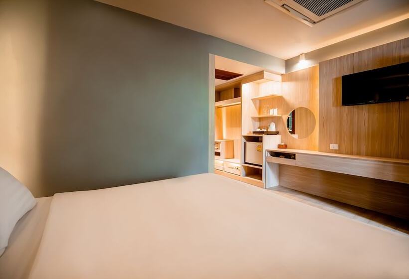 اتاق سوپریور, Thanthip Beach Resort Patong