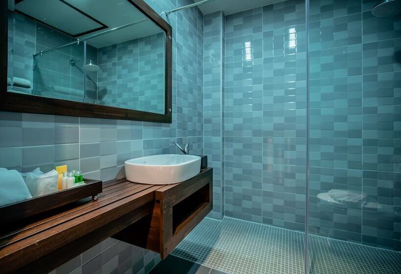 اتاق لوکس, Thanthip Beach Resort Patong