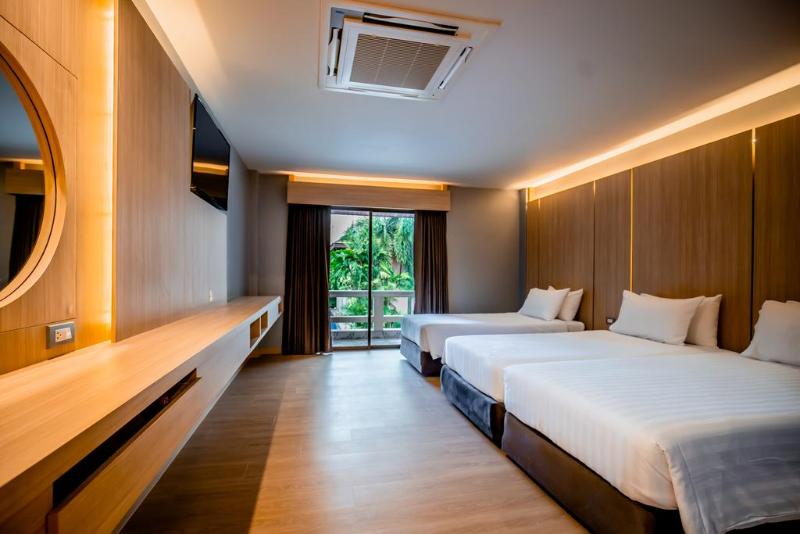 اتاق لوکس سه تخته, Thanthip Beach Resort Patong