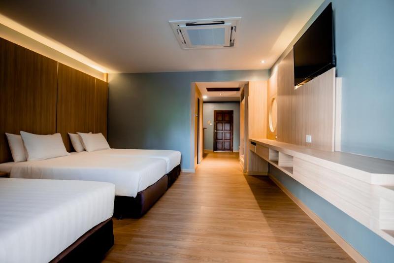 اتاق لوکس سه تخته, Thanthip Beach Resort Patong