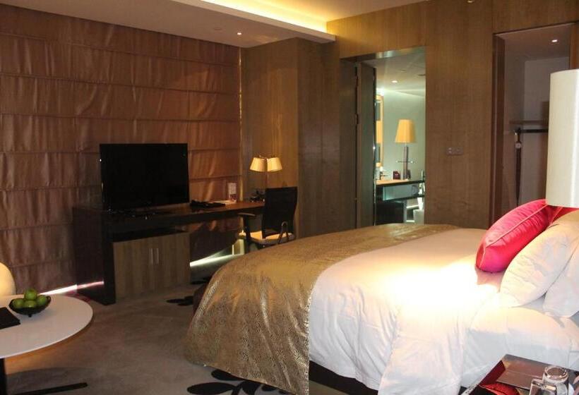 سوییت اجرایی, Wongtee V Hotel