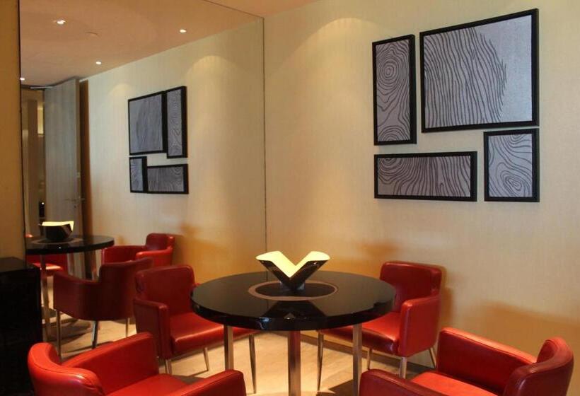 سوییت اجرایی, Wongtee V Hotel
