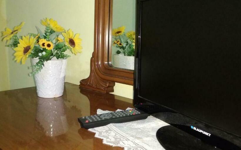 اتاق استاندارد چهارنفره با بالکن, Michela Home