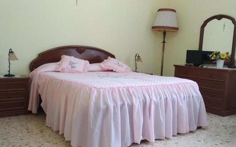 اتاق استاندارد چهارنفره با بالکن, Michela Home