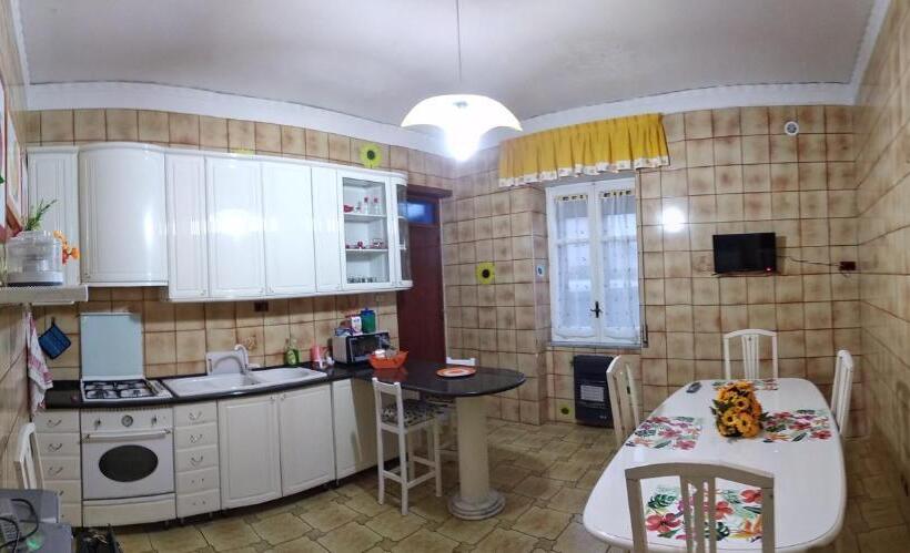 اتاق استاندارد چهارنفره با بالکن, Michela Home