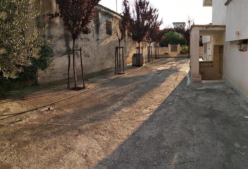 اتاق استاندارد چهارنفره با بالکن, Michela Home