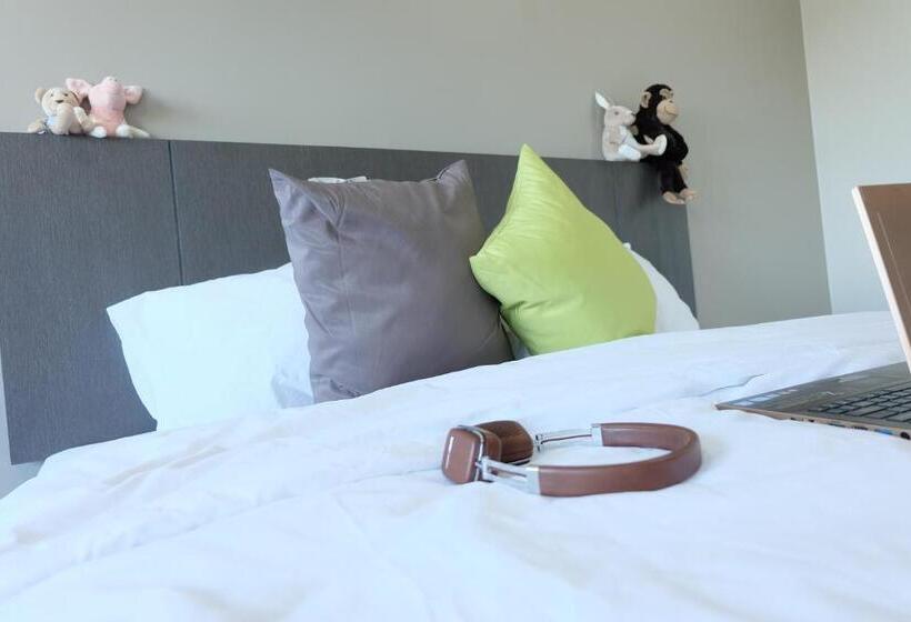 اتاق لوکس با تخت بزرگ, Trio Residence Si Racha