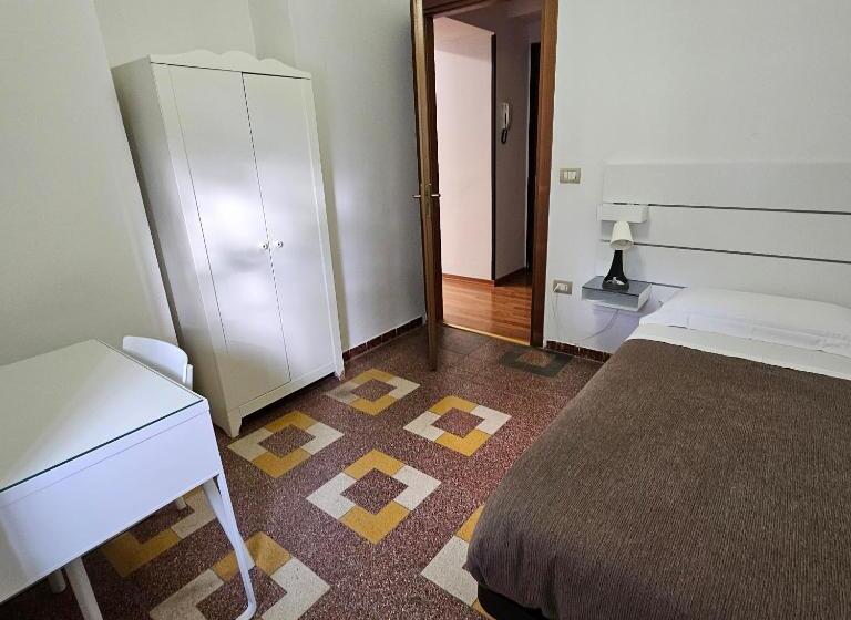اتاق استاندارد با سرویس بهداشتی مشترک, Alloggio In Centro Città Con Parcheggio Privato E Wifi