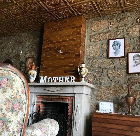 اتاق استاندارد, My Mother`s House