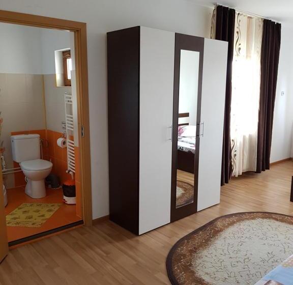اتاق خانوادگی, Casa De Vacanta Macovei0744