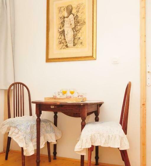 اتاق استاندارد با چشم‌انداز کوهستان, Le Relais Des Fees