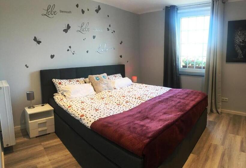 Deluxe Suite King Bed, Dormitorium Kaarst Wohnraum Auf Zeit