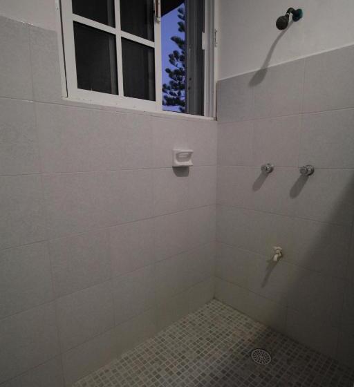 اتاق لوکس با تخت بزرگ, Villas Roseliz