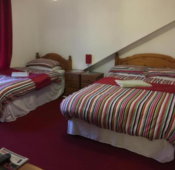 اتاق خانوادگی, Broomlea Guest House