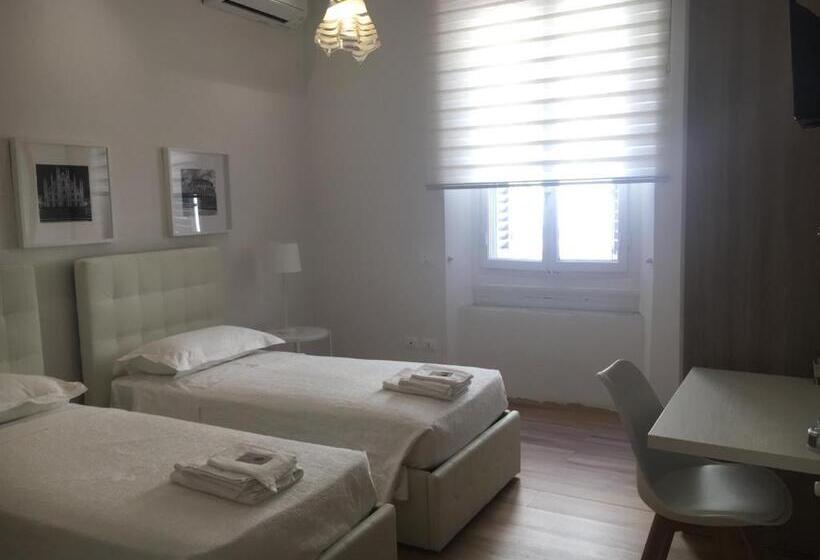 Standard room with outdoor bath, Le Tre Orchidee Florence