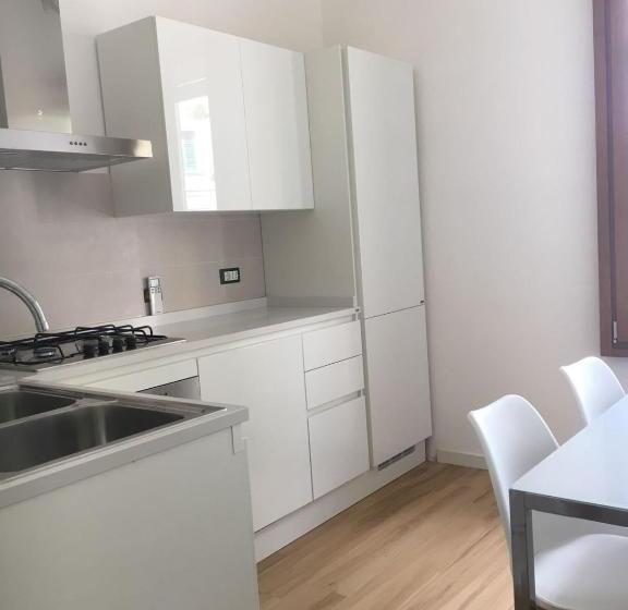 اتاق استاندارد سه نفره, Le Tre Orchidee Florence