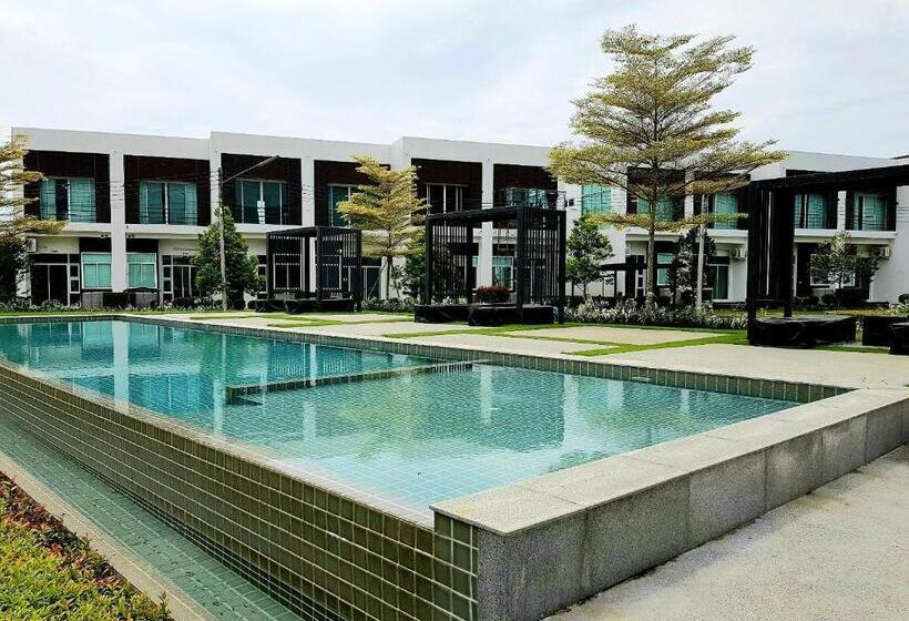 استودیوی لوکس, The Midst@ Royal Hills Nakornayok