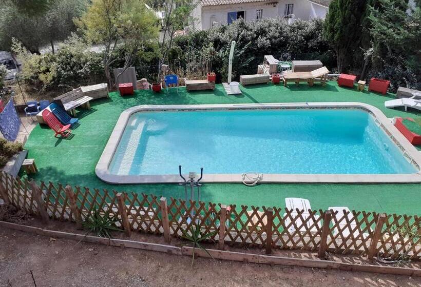 اتاق لوکس, Palayson