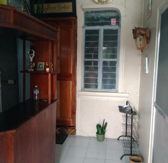 اتاق استاندارد چهار تخته, Fleetwood Suites