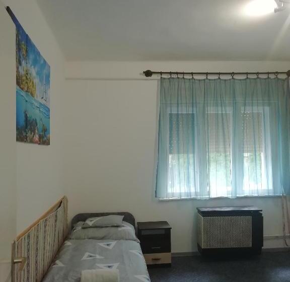 اتاق کلاسیک سه تخته, Privát Szállás Miskolctapolca