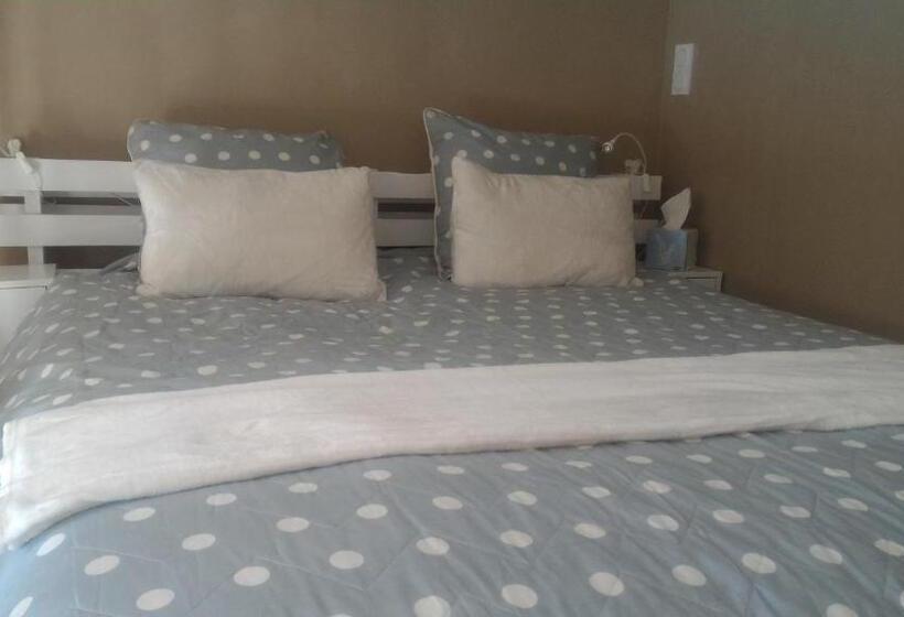 اتاق استاندارد سه تخته با چشم‌انداز استخر, Chambre Direct Piscine