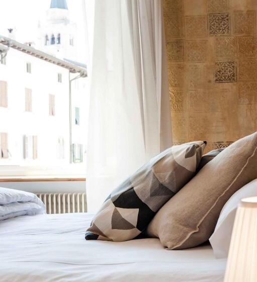 اتاق استاندارد سه نفره, Stop & Sleep Venzone