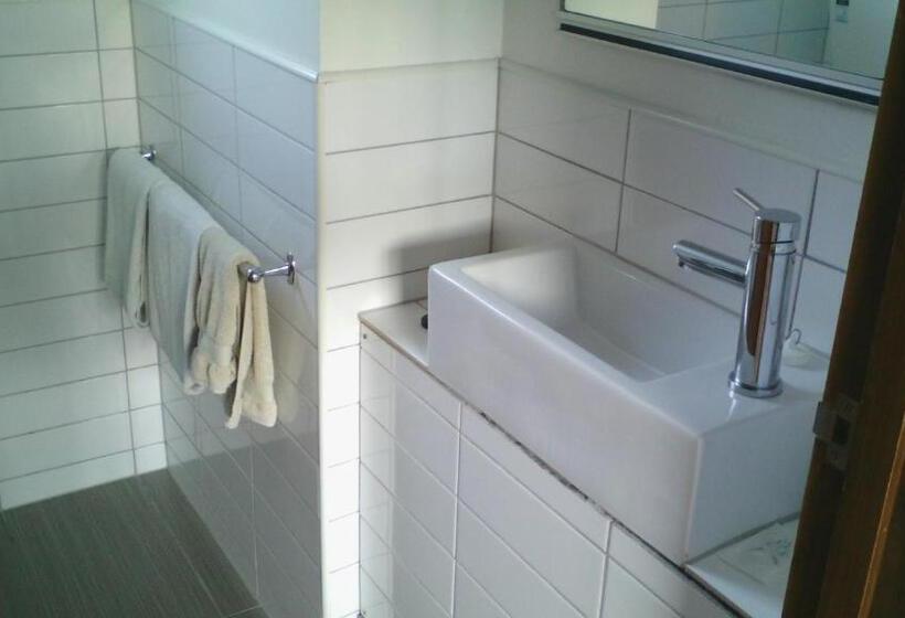 استودیوی استاندارد, Wellington 747 Motel
