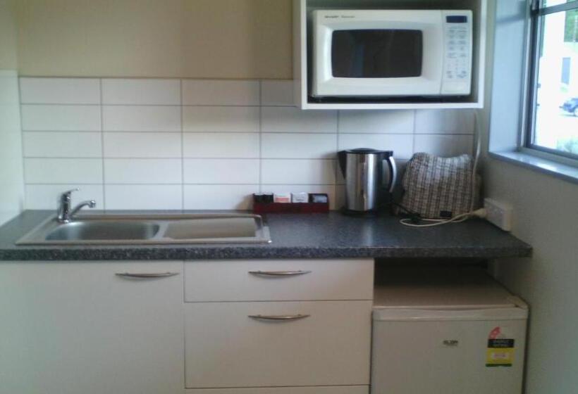 استودیوی استاندارد, Wellington 747 Motel