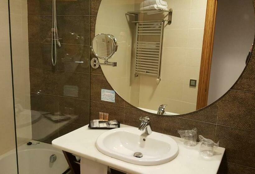 اتاق استاندارد سه نفره, Cumbria Spa Hotel 3 Sup