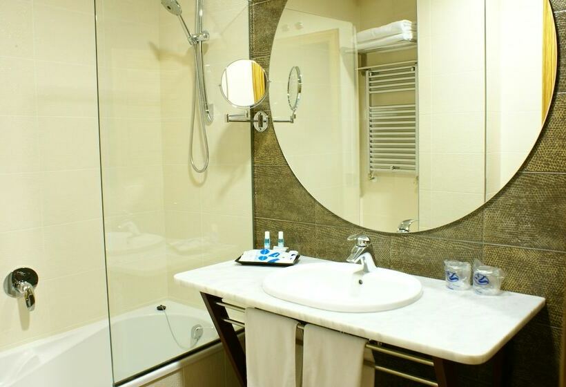 اتاق استاندارد سه نفره, Cumbria Spa Hotel 3 Sup