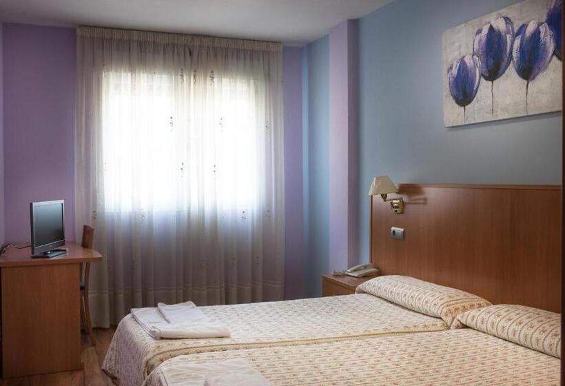 اتاق استاندارد سه نفره, Hostal Rio Selmo