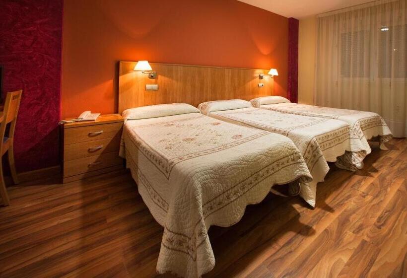 اتاق استاندارد سه نفره, Hostal Rio Selmo