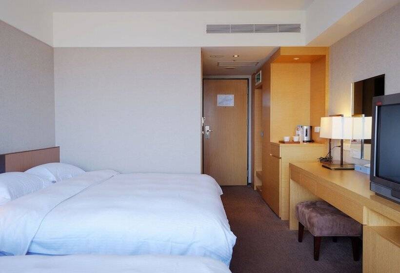 Deluxe Room, City Suites  Gateway