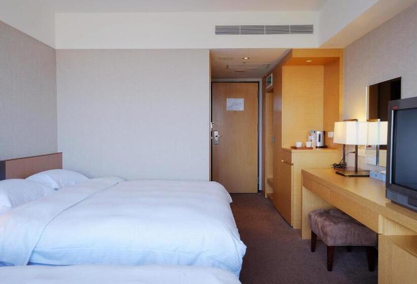 Deluxe Room, City Suites  Gateway