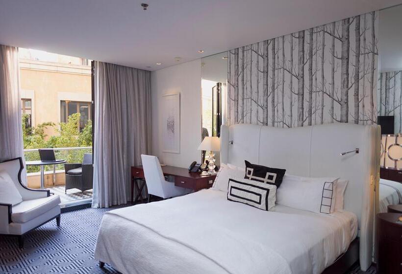 اتاق لوکس با تخت بزرگ, Davinci Hotel On Nelson Mandela Square