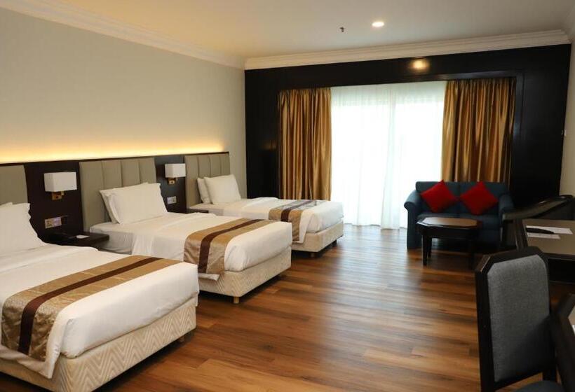 Трехместный Номер Deluxe, Grand Darul Makmur Hotel Kuantan