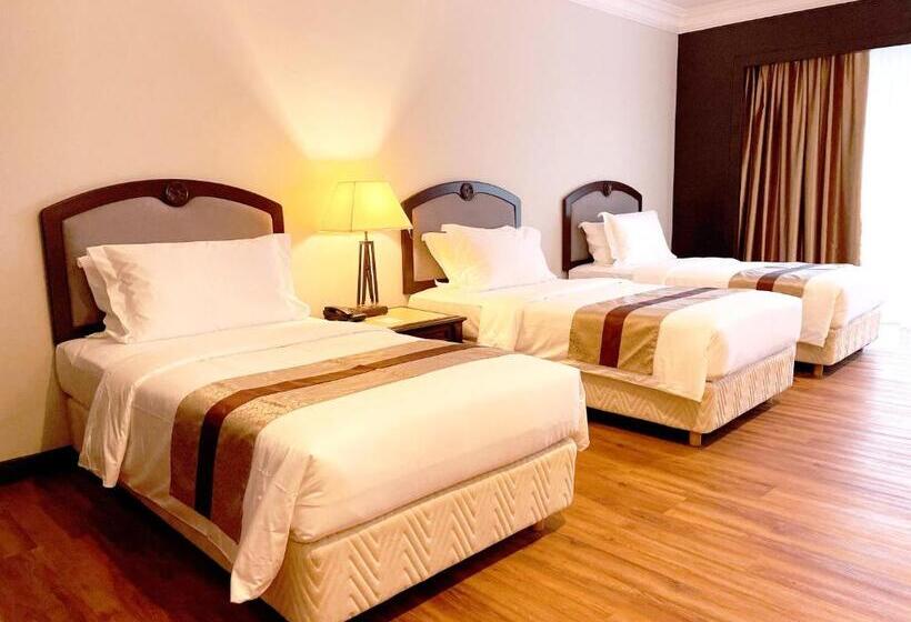 Трехместный Номер Deluxe, Grand Darul Makmur Hotel Kuantan