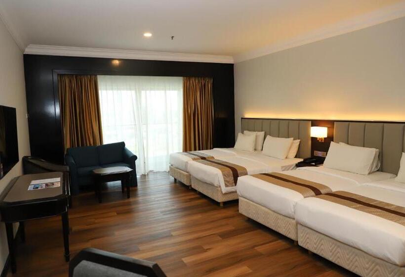 Четырехместный Номер Deluxe, Grand Darul Makmur Hotel Kuantan