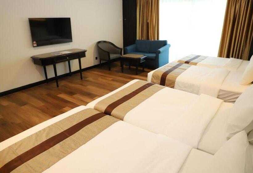 Четырехместный Номер Deluxe, Grand Darul Makmur Hotel Kuantan