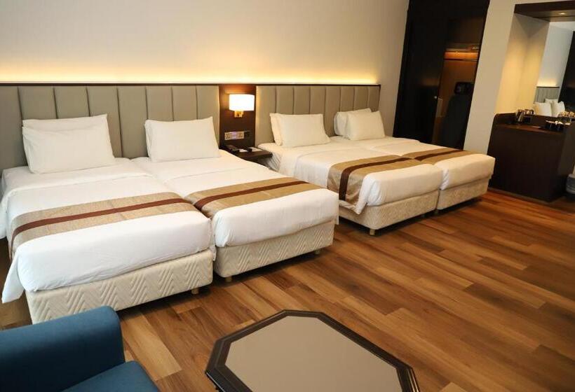 Четырехместный Номер Deluxe, Grand Darul Makmur Hotel Kuantan