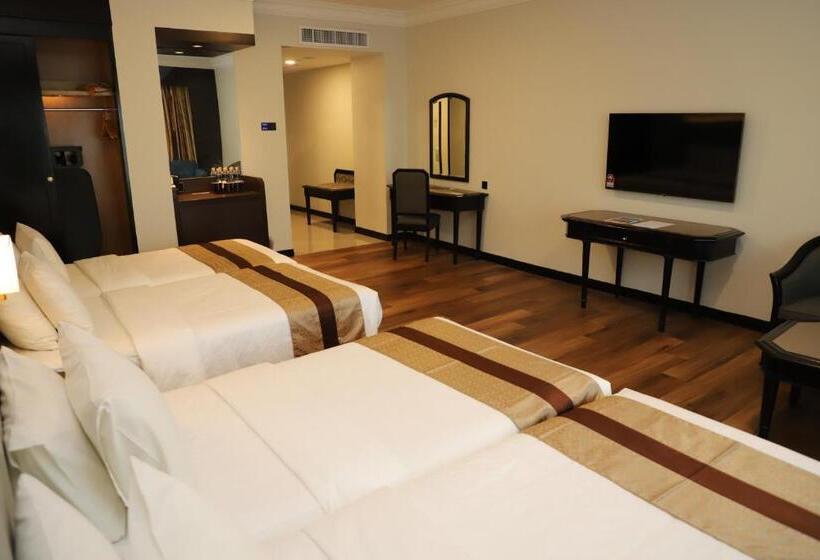 Четырехместный Номер Deluxe, Grand Darul Makmur Hotel Kuantan