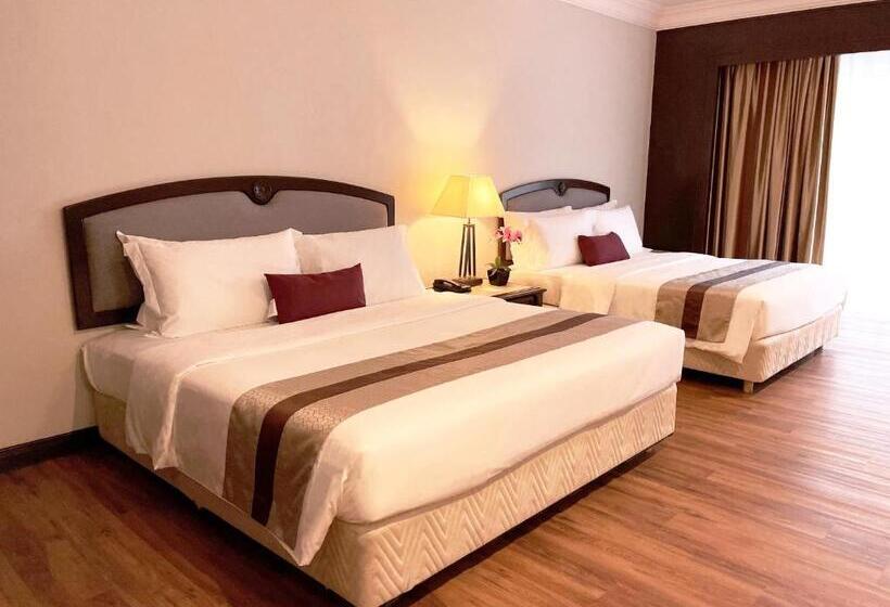Четырехместный Номер Deluxe, Grand Darul Makmur Hotel Kuantan