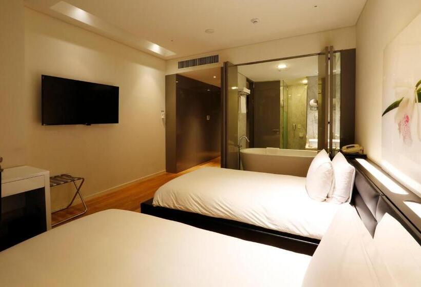اتاق لوکس, Grand Mercure Ambassador Changwon
