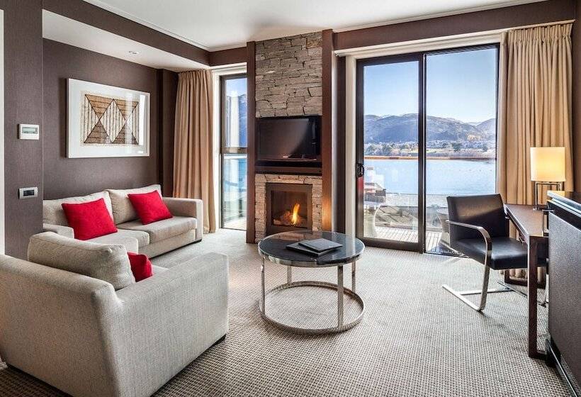 اتاق لوکس با چشم‌انداز دریاچه, Hilton Queenstown Resort And Spa